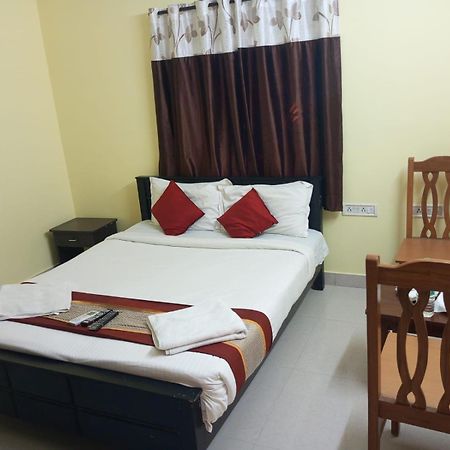 Bed and Breakfast The Posh Residency, Ecr Chennai Exterior foto