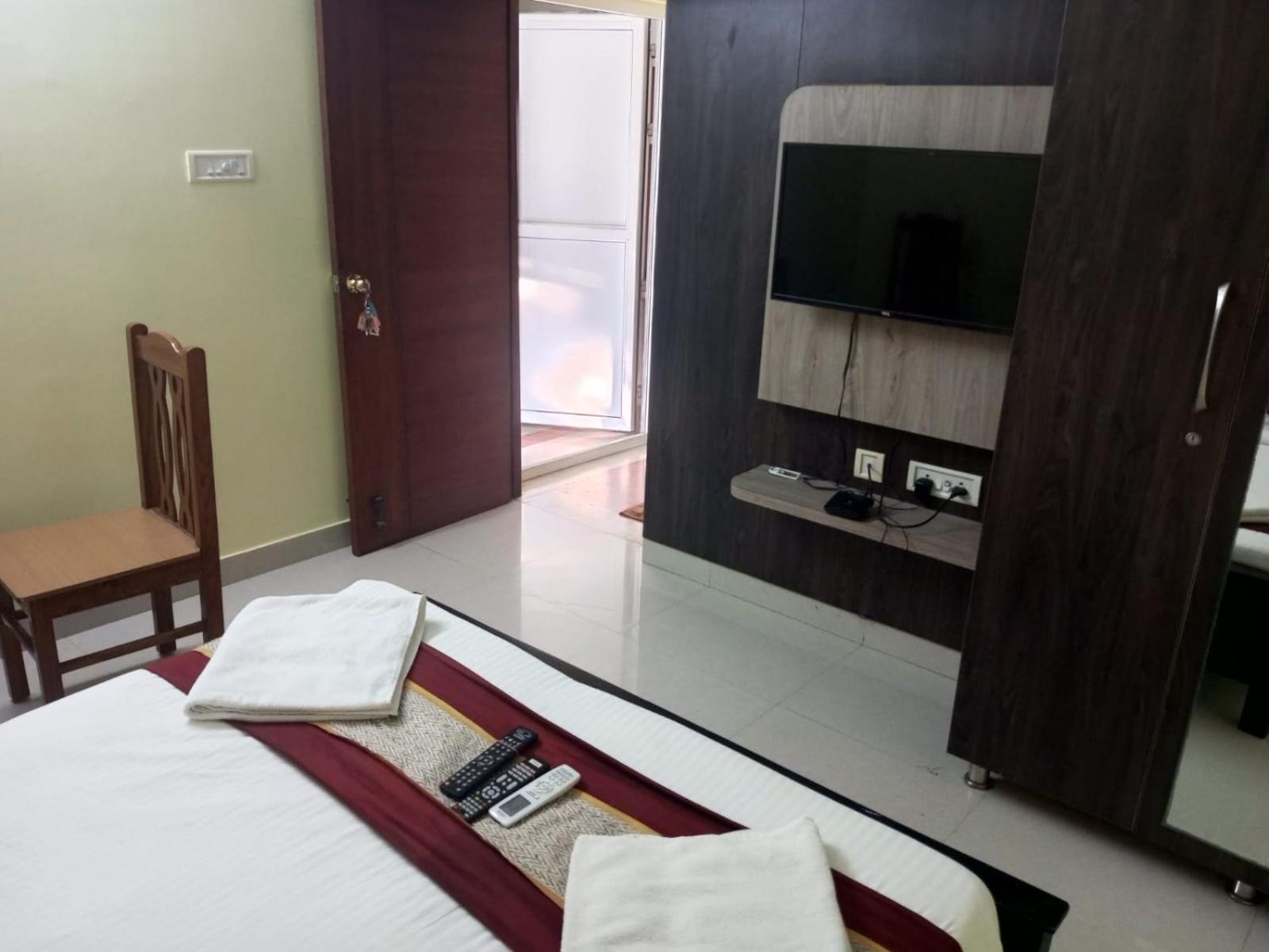 Bed and Breakfast The Posh Residency, Ecr Chennai Exterior foto