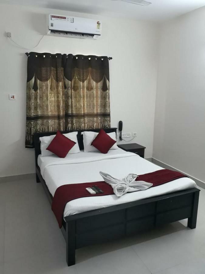 Bed and Breakfast The Posh Residency, Ecr Chennai Exterior foto