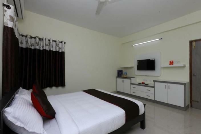 Bed and Breakfast The Posh Residency, Ecr Chennai Exterior foto