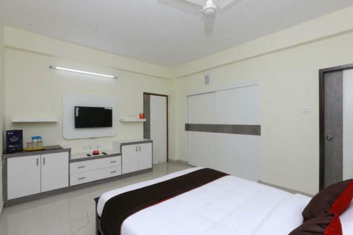 Bed and Breakfast The Posh Residency, Ecr Chennai Exterior foto